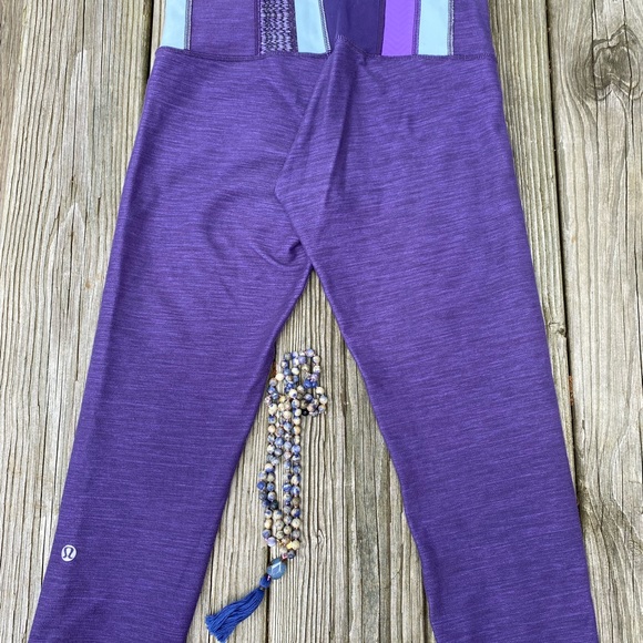 Lululemon “Wunder under crop” Lyon fabric, size 6 - Picture 3 of 4